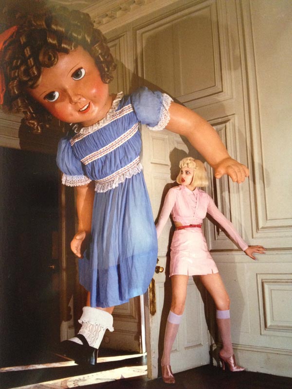 tim-walker-giant-doll-model-hiding-design-hunter